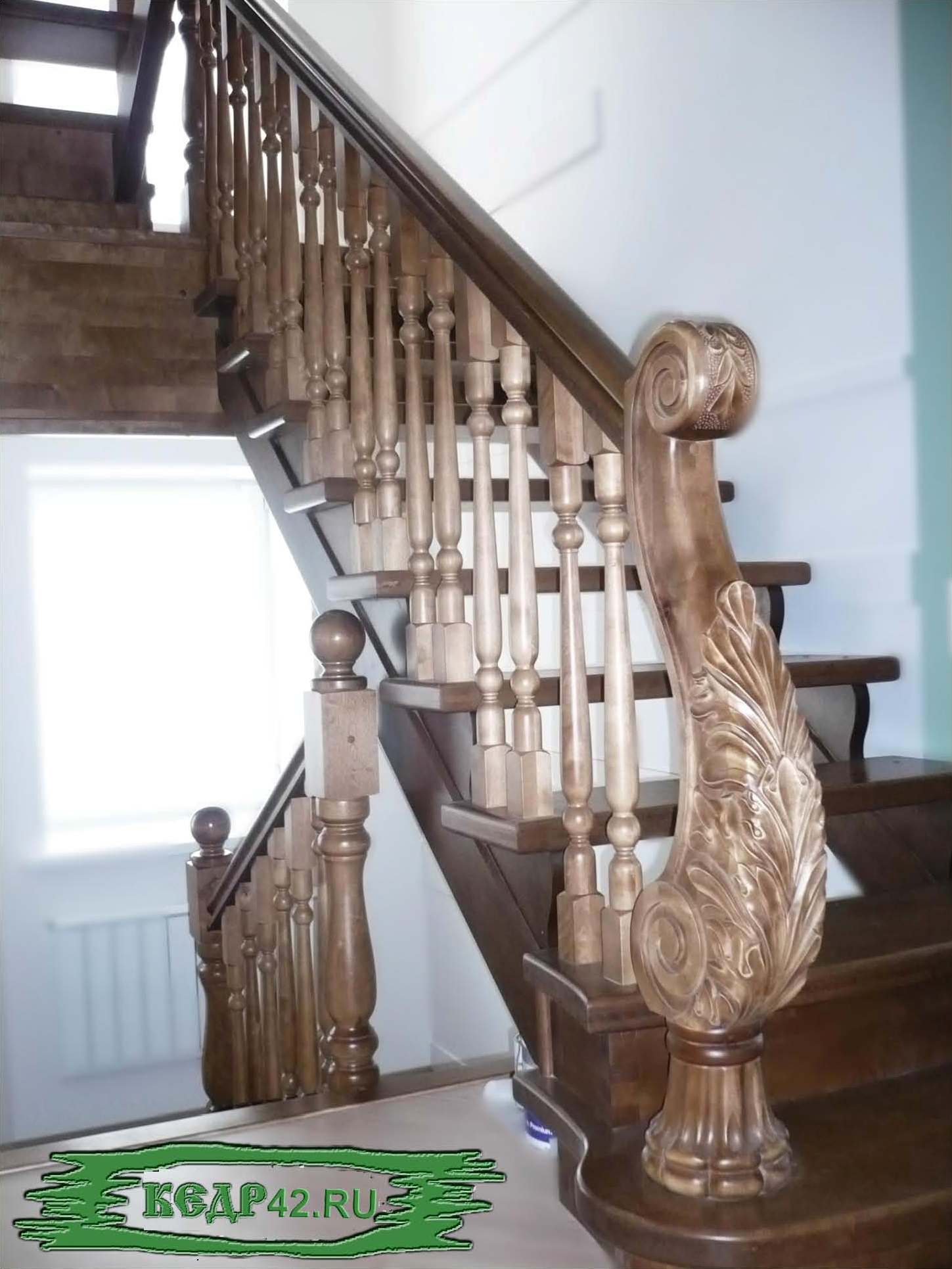 Красивые лестницы деревянные винтовые для бани со ступенями из лиственницы